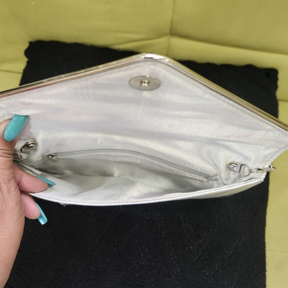 Chic Silver Envelope Clutch - Picture 5 of 5